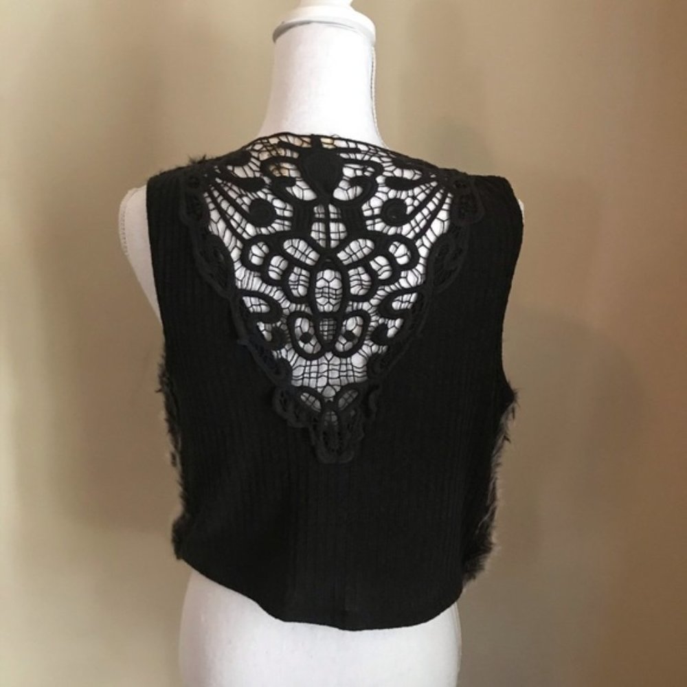 DayTrip Faux Fur Cropped Vest Size Medium M - Picture 2 of 7